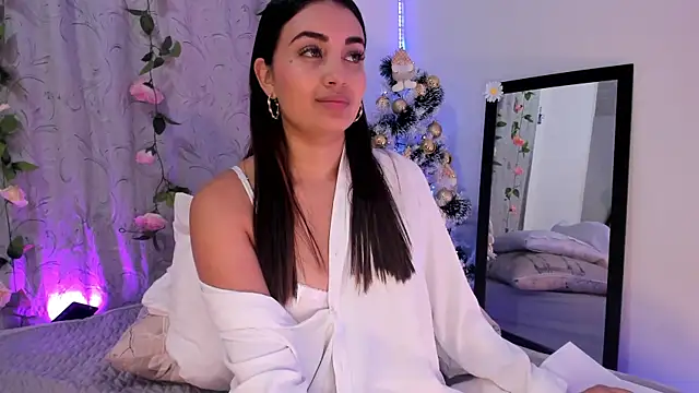 aisha es online show from 12/29/24, 03:13