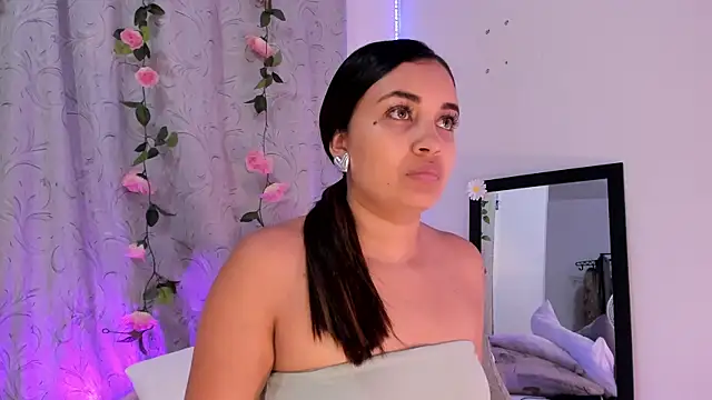 aisha es online show from 01/08/25, 10:16