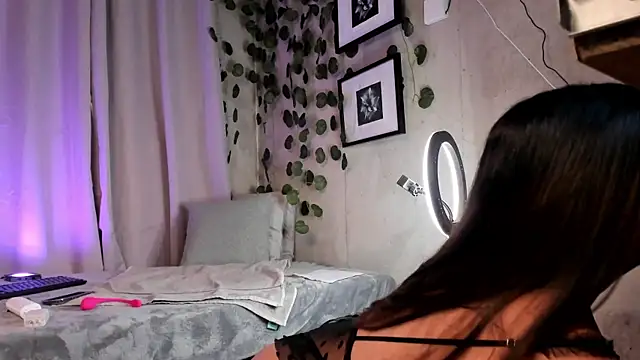 aisha es online show from 02/20/25, 10:59