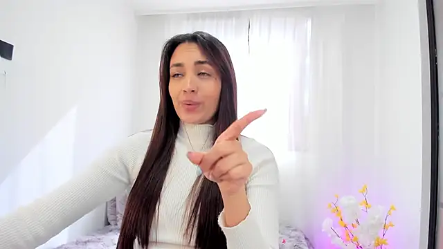 aisha es online show from 09/30/25, 08:03