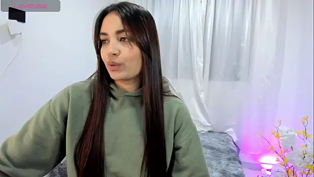 aisha es online show from 10/24/25, 10:28