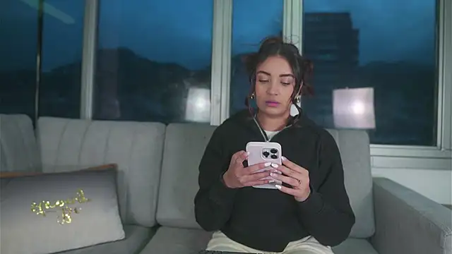 aisha es online show from 05/23/26, 10:41