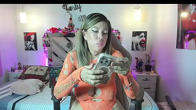 Karly moon online show from 12/18/25, 10:16