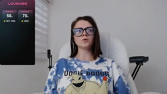 Snapshot of Arya_starrk chatting on 12/16/24, 01:43 Arya starrk online show from 12/16/24, 01:43