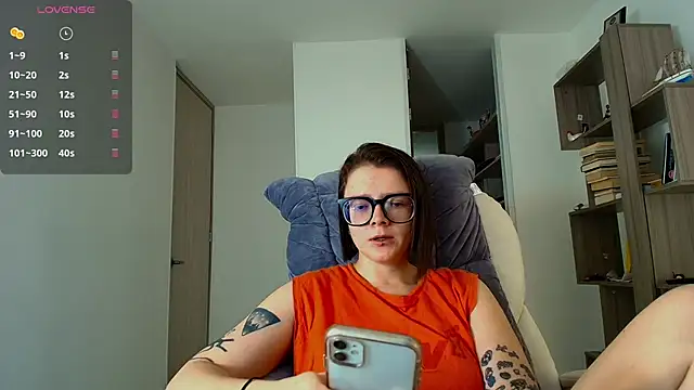 Snapshot of Arya_starrk chatting on 10/15/25, 02:28 Arya starrk online show from 10/15/25, 02:28