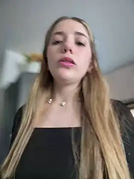 Snapshot of ShelbyHagen chatting on 03/18/25, 02:15 ShelbyHagen online show from 03/18/25, 02:15