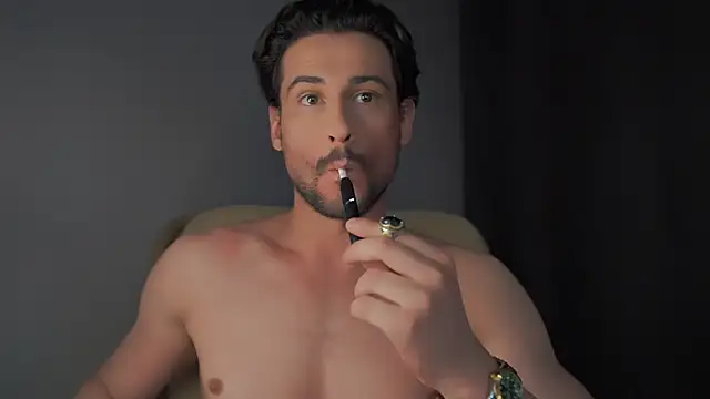 Snapshot of Keen___Luckystrike chatting on 12/15/24, 06:07 Keen Luckystrike online show from 12/15/24, 06:07