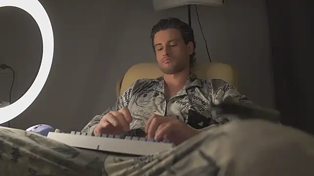 Snapshot of Keen___Luckystrike chatting on 03/21/25, 12:51 Keen Luckystrike online show from 03/21/25, 12:51