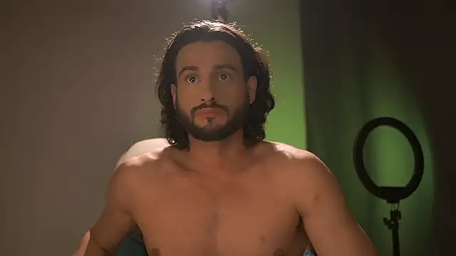 Snapshot of Keen___Luckystrike chatting on 10/12/25, 02:27 Keen Luckystrike online show from 10/12/25, 02:27