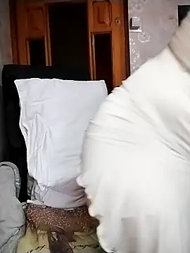 ImyoursLilu32 online show from 12/22/25, 04:15