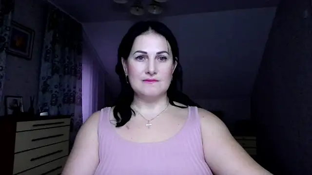 Snapshot of _sarairiti chatting on 11/18/25, 10:31 sarairiti online show from 11/18/25, 10:31