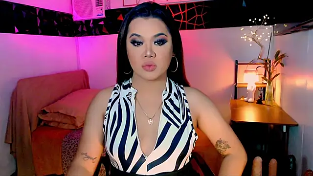 Snapshot of asiankatyhuge chatting on 11/03/25, 11:48 asiankatyhuge online show from 11/03/25, 11:48