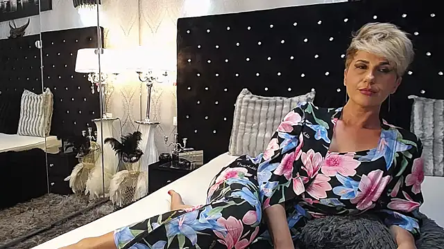 Snapshot of InannaStar chatting on 02/21/25, 10:39 InannaStar online show from 02/21/25, 10:39