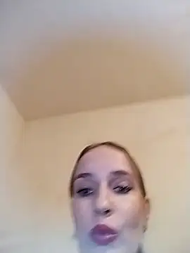 Snapshot of AimeeFair chatting on 03/06/25, 03:56 AimeeFair online show from 03/06/25, 03:56