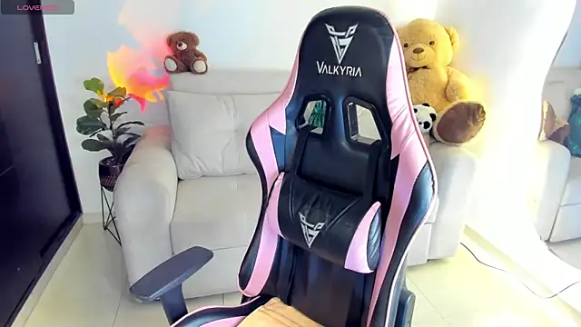 Snapshot of eval_lee18 chatting on 10/06/25, 03:15 eval lee18 online show from 10/06/25, 03:15