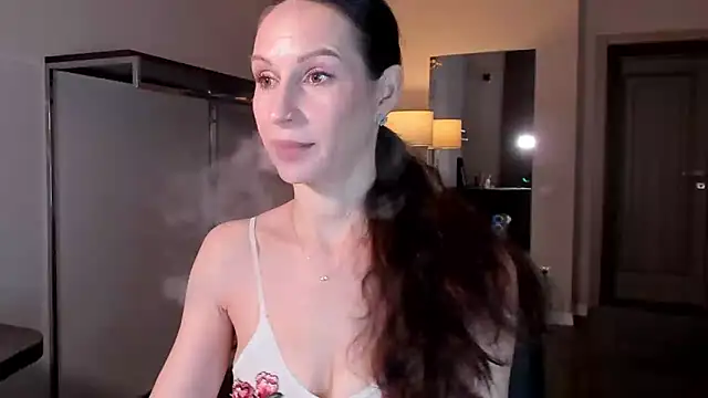 Mila Anders online show from 01/06/26, 05:44