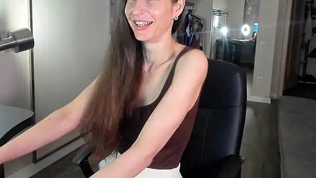 Snapshot of Mila_Anders chatting on 06/27/26, 04:39 Mila Anders online show from 06/27/26, 04:39