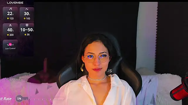 Snapshot of rosario215B chatting on 01/06/25, 02:58 rosario215B online show from 01/06/25, 02:58