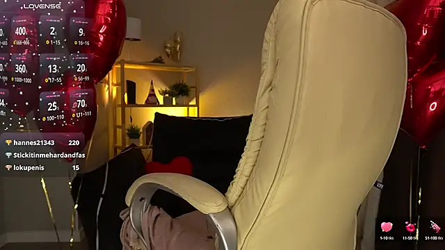 Snapshot of Sweety_one_ chatting on 02/14/25, 04:52 Sweety one online show from 02/14/25, 04:52