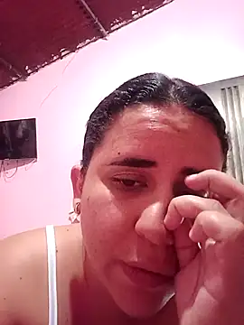 Snapshot of ValeriaSantos- chatting on 12/15/24, 03:09 ValeriaSantos- online show from 12/15/24, 03:09