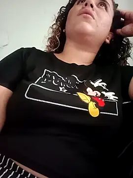 Snapshot of ValeriaSantos- chatting on 12/29/24, 08:26 ValeriaSantos- online show from 12/29/24, 08:26