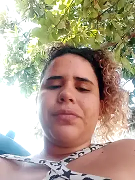 Snapshot of ValeriaSantos- chatting on 01/09/25, 01:45 ValeriaSantos- online show from 01/09/25, 01:45