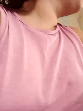 Snapshot of ValeriaSantos- chatting on 02/05/25, 06:26 ValeriaSantos- online show from 02/05/25, 06:26