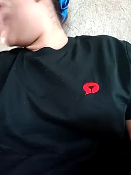 Snapshot of ValeriaSantos- chatting on 09/13/25, 11:32 ValeriaSantos- online show from 09/13/25, 11:32