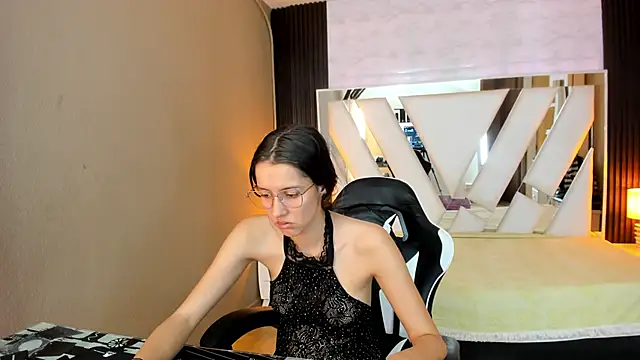 Linda4Petite online show from 03/09/26, 06:34