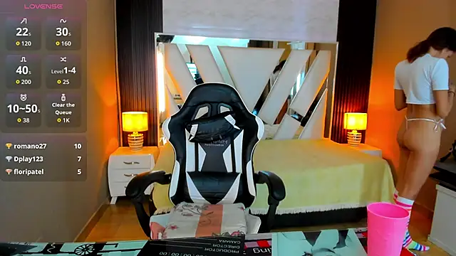 Linda4Petite online show from 04/22/26, 06:42