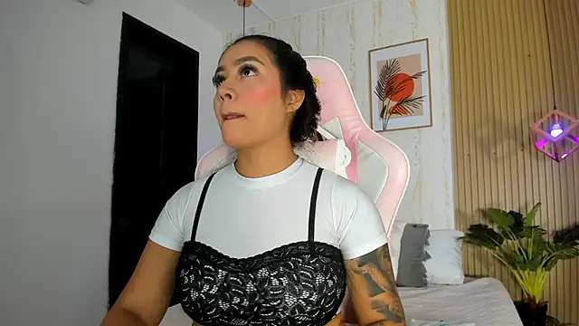 CameronCollins  online show from 10/31/25, 07:37