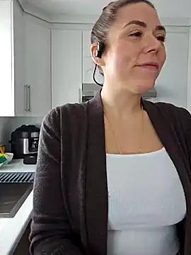 Ellie-L-Elizabeth online show from 01/20/25, 03:07