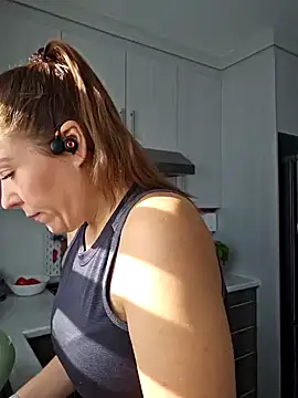 Ellie-L-Elizabeth online show from 01/28/25, 04:30