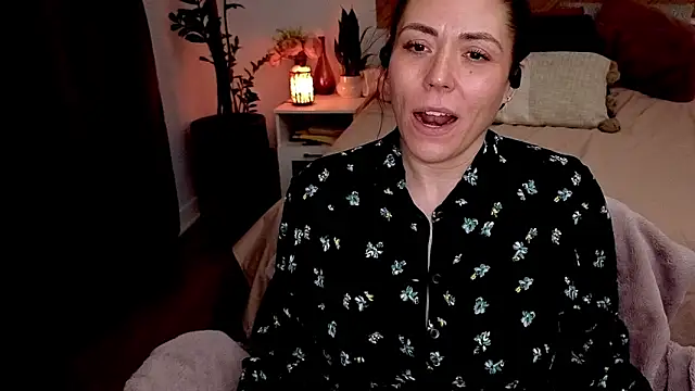 Ellie-L-Elizabeth online show from 04/22/26, 12:13