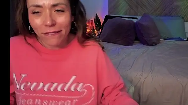 Ellie-L-Elizabeth online show from 05/17/26, 04:54