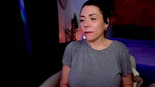 Ellie-L-Elizabeth online show from 05/19/26, 03:02