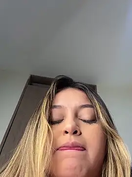 lunablossom  online show from 01/22/25, 05:16