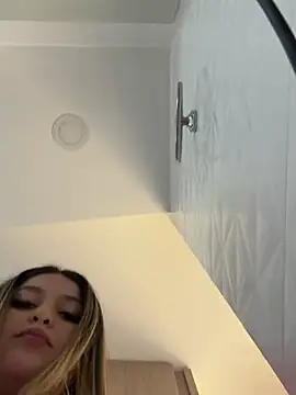 lunablossom  online show from 02/07/25, 07:59