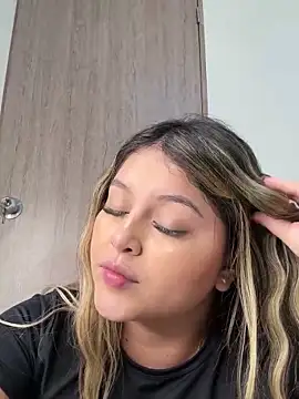 lunablossom  online show from 02/16/25, 08:33