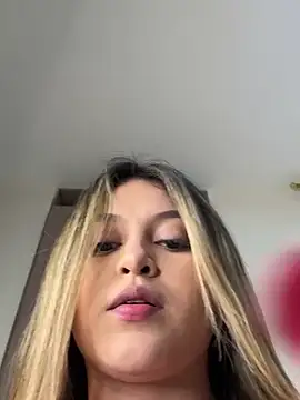 lunablossom  online show from 02/17/25, 10:36