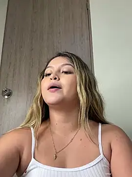 lunablossom  online show from 02/20/25, 12:52