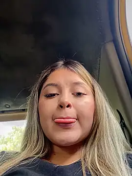 lunablossom  online show from 10/01/25, 08:15