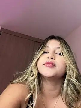 lunablossom  online show from 10/21/25, 09:26