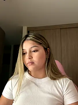 lunablossom  online show from 01/07/26, 12:24