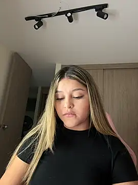 lunablossom  online show from 02/27/26, 01:16