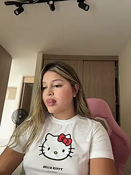 lunablossom  online show from 03/03/26, 07:42