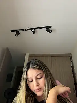 lunablossom  online show from 03/07/26, 04:20