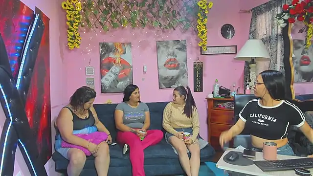 lesbiancuple online show from 04/08/26, 12:16