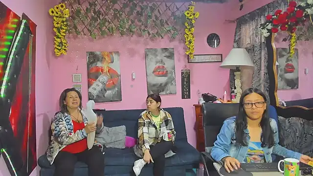 lesbiancuple online show from 04/15/26, 12:12