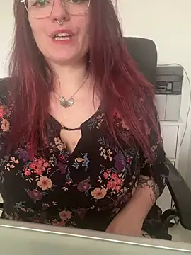 Snapshot of LunaMoongirl chatting on 02/24/25, 04:04 LunaMoongirl online show from 02/24/25, 04:04